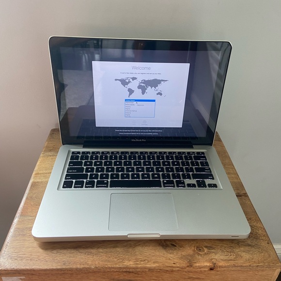 Apple MacBook - Silver with Black Keyboard